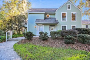Escape to 193 Evian Villa at Shipyard Plantation on Hilton Head Island—a charming, pet-friendly retreat perfect for up to 6 guests.