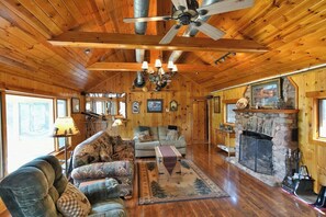The woodburning fireplace adds extra warmth and charm to this cabins cozy living room.
