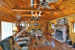 The woodburning fireplace adds extra warmth and charm to this cabins cozy living room.