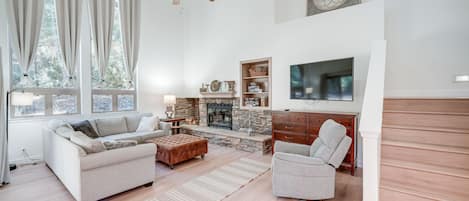 Pine Mountain Club | 3BR | 2.5BA | 2,539 Sq Ft | Stairs Required