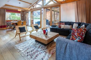 Open plan living area has plenty of space to be comfortable