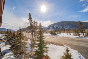 Unobstructed mountain views!