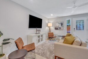 Great Studio Apartment located in the heart of the island. Close to the beach.