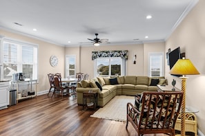 Large Living Room/Dining Area!