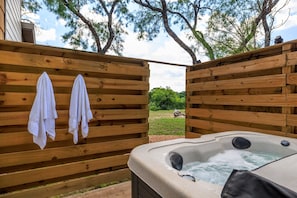 Bain à remous extérieur