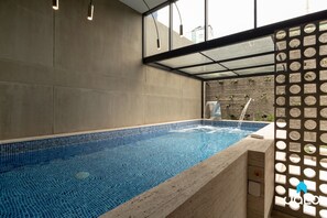 Piscina com cascata