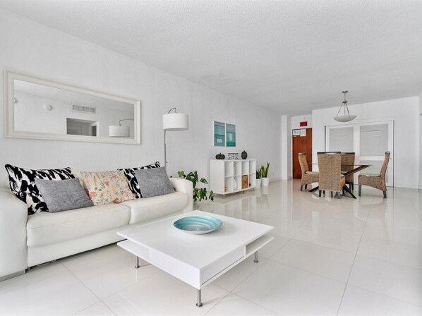 Ocean View 1 bed Sian 11th floor Miami (6368)