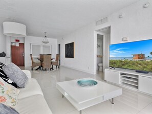 Ocean View 1 bed Sian 11th floor Miami (6371)
