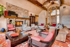WELCOMING LIVING ROOM WITH FIRE PLACE