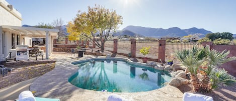 Sierra Vista Vacation Rental | 4BR | 3BA | 3,000 Sq Ft | 1 Step to Enter