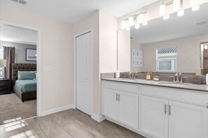 En-suite Master Bathroom
