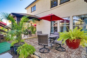 Outdoor Space | Private Pool