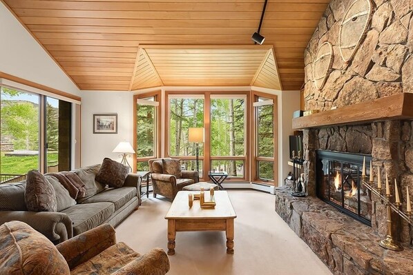 Indoors, Building, Furniture, Living Room, Room