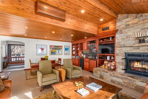 Indoors,Furniture,Living Room,Fireplace,Hardwood