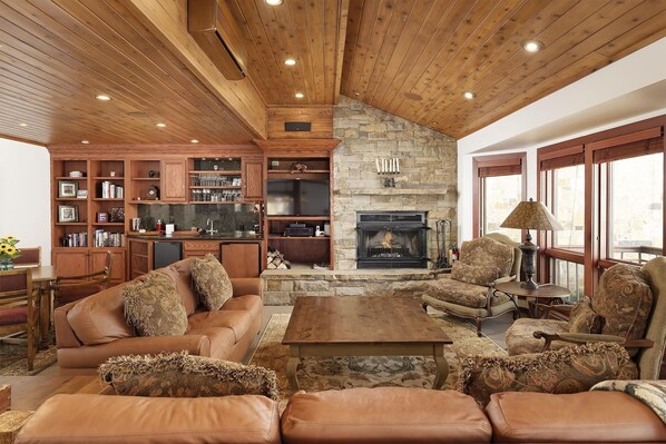 Indoors,Home Decor,Furniture,Living Room,Fireplace