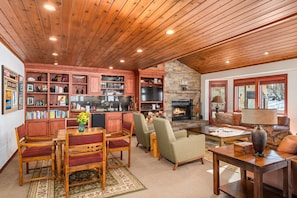 Indoors,Furniture,Living Room,Home Decor,Table