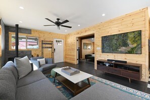 Welcome inside our cabin!