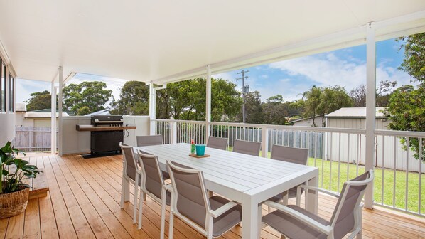 Amazing beach only a few minutes walk away, Easy access to an amazing surf beach for surfing