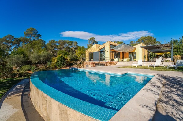 Holidays in Mallorca in a finca with pool.