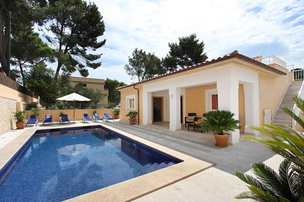 Beautiful Mallorca Villa | 4 Bedrooms | Casa Cala Sandy Coves | Private Pool & Close to Amenities | Cala San Vicente
