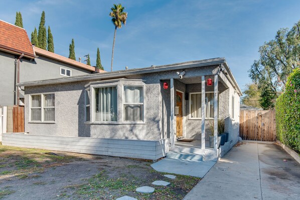 North Hollywood Vacation Rental | 2BR | 1BA | 1,100 Sq Ft | 3 Steps Required