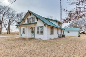 Property Exterior | Driveway (6 Vehicles) | RV/Trailer Parking Allowed