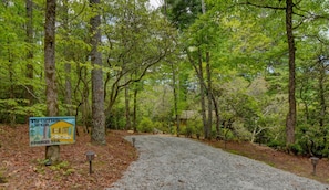 Private Driveway to The Carriage House
