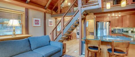 Tahoma Vacation Rental | Studio | 1BA | Stairs Required | 696 Sq Ft