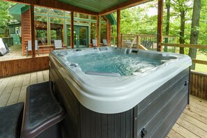 6 person hot tub for some relaxation