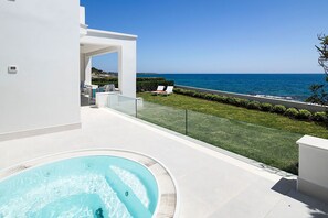 Autumn, Balcony / Terrace / Patio, Building Exterior, Hot Tub, Outdoor, Scenic View, Spring, Summer