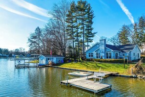 Exterior | Deck | Lake Views | Grill | Outdoor Dining Area | Fire Pit