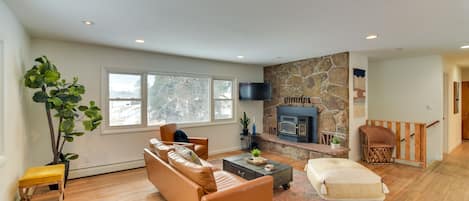 Conifer Vacation Rental | 4BR | 2BA | 1 Step to Enter | 1,580 Sq Ft