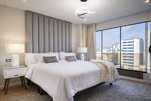Cama King para tu comodidad,  tv smart, baño privado
