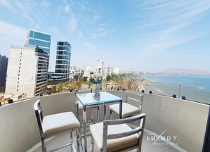 Terraza mediana , con vistas al mar