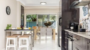 Breakfast Bar