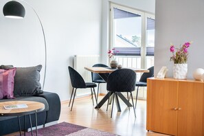 Wohnzimmer mit Essbereich