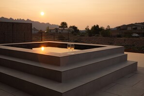 12 Person Hot Tub