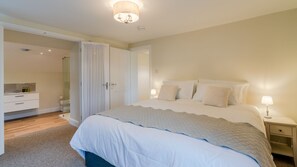 Bedroom One, Deer Park Farmhouse, Bolthole Retreats