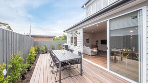 Outdoor dining with seating for 6