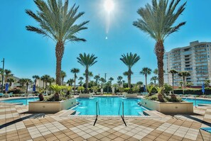 Harbor landing pool