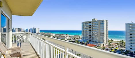 Harbor Landing 601B balcony