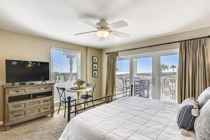 Bedroom/Living room