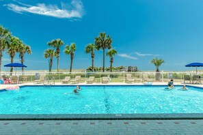 Inviting pool at Destin on the Gulf 