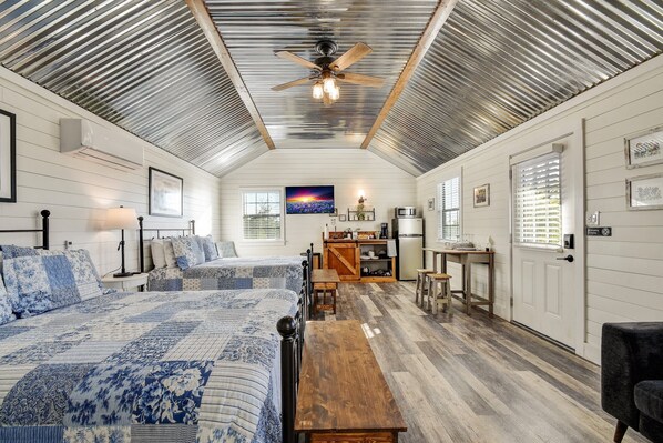 Two queen beds.