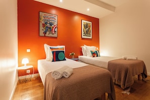 Chambre avec deux lits simples - Two single beds bedroom
