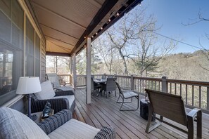 Spacious Deck | Outdoor Dining Area | Mountain Views | 4 Mi to Downtown Cashiers