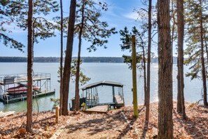Private Boat Dock (Accommodate 2 Boats Max)