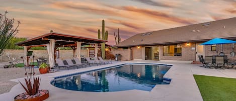 Grab the fam and dive into fun—our backyard is ready for all your epic vacation stories.