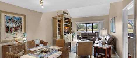 Spacious Living and Dining with Lake Views! Fairways 309