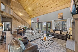 Welcome to Myths of the Mountain-A top-rated luxury cabin in the Smoky Mountains